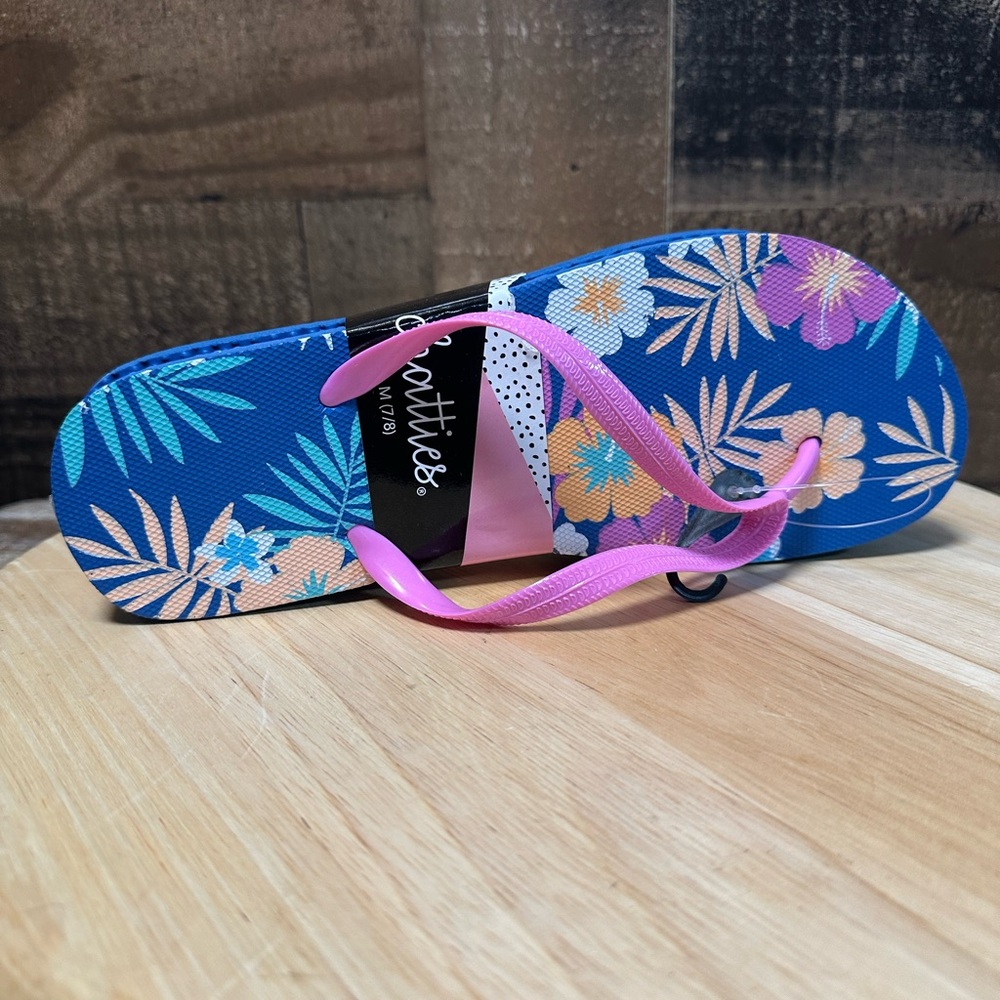 Chatties Women’s Navy floral print Thong Flip Flops EVW42806 size 7/8M NWT